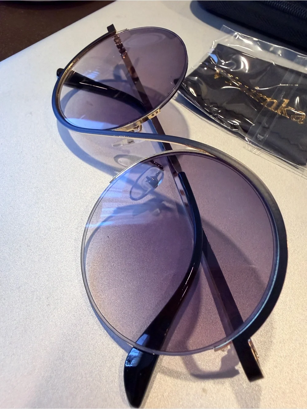 Round Gradient Lens Sunglasses — Black Frame
